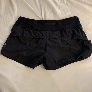 All black Lululemon speed up short 2.5” length